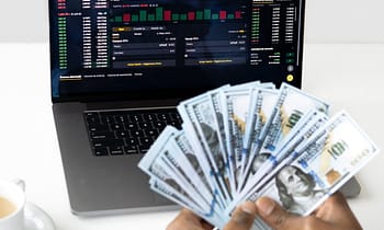¿Cómo ganar dinero con una pagina web o blog?